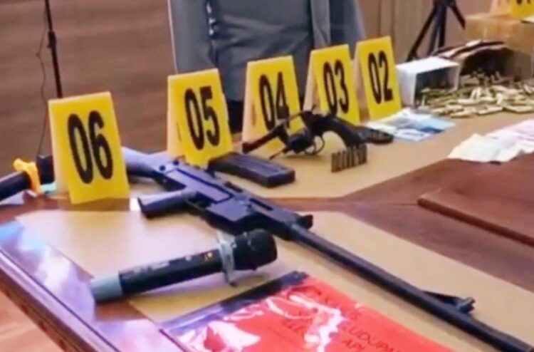 senjata api rakitan dan amunisi atau peluru yang dikumpulkan saat latihan tembak oleh Praka MS Foto : tangkap layar