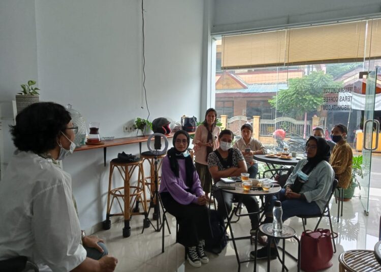 SIMPUL menggelar diskusi perempuan pada Hari Perempuan Sedunia Senin (8/3/2021)di Terascoffee Soabali Ambon