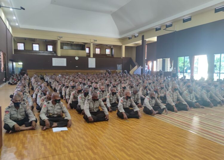 Ratusan siswa Diktuba Polri 2021 tampak mengikuti pembinaan mengenai wawasan kebangsaan di SPN Polda Maluku, Kota Ambon, Sabtu (23/10/2021). (Foto: Humas Polda Maluku)