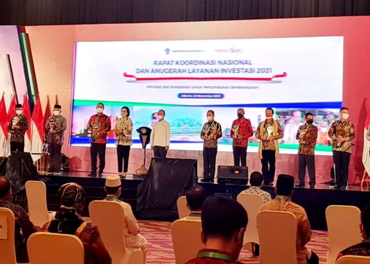 Penerimaan penghargaan Anugerah Layanan Investasi 2021 di Jakarta, Rabu (24/11/2021). (Foto: Humas Pemprov Maluku)