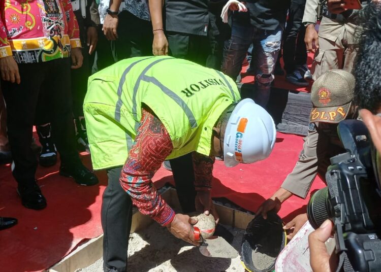 Gubernur Maluku Murad Ismail, akan meletakan batu pertama pembangunan Pasar Rakyat Modern di Mardika, Kota Ambon, Kamis (27/1/2022). (Foto: Husen Toisuta)
