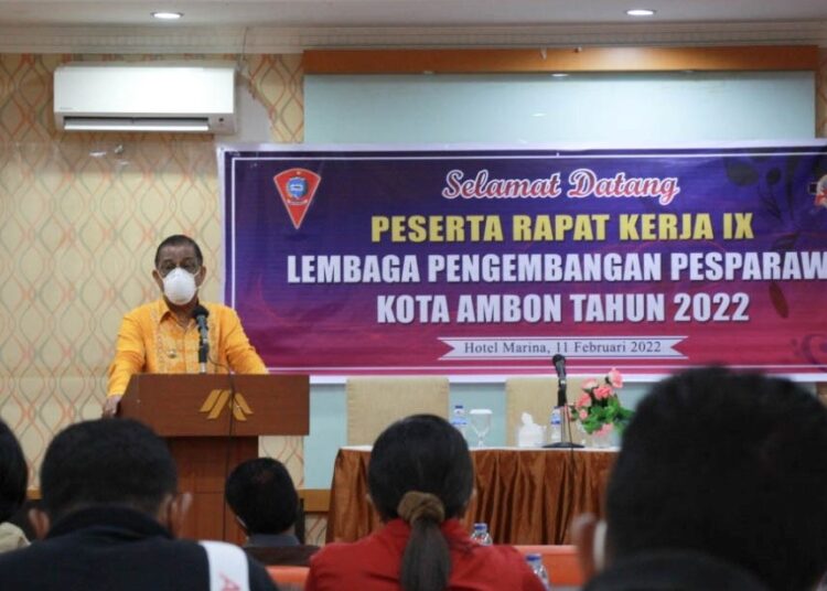 Wali kota Ambon saat memberikan sambutan pada kegiatan rapat kerja LPP Ambon, Jumat (11/2/2022). (Foto: Humas Pemkot Ambon)