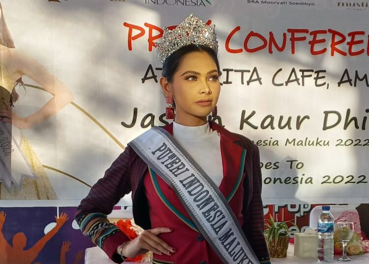 Jaswin Kaur Dhillon, Putri Indonesia Maluku 2022 saat berada di cafe Carita, Kota Ambon, Maluku, Sabtu (26/2/2022). (Foto: Husen Toisuta/AmbonKita.com)