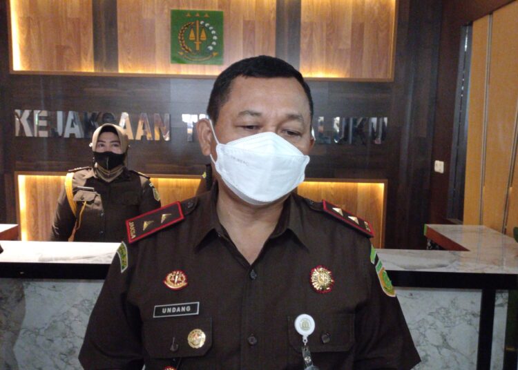 Kepala Kejaksaan Tinggi Maluku Undang Mugopal saat memberikan keterangan pers di Ambon, Rabu (16/3/2022). (Foto: Husen Toisuta/AmbonKita.com)