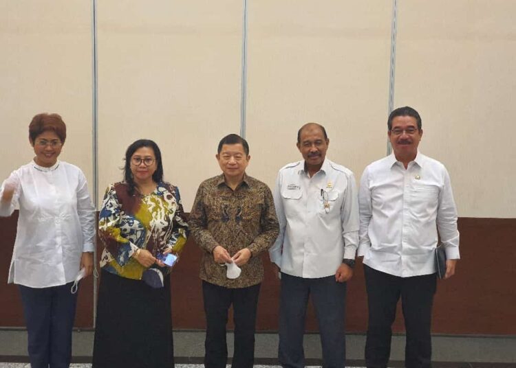 Perwakilan dari Tim 8 Anggota DPD dan DPR RI saat bertemu  Menteri PPN/Bappenas Foto : Istimewa