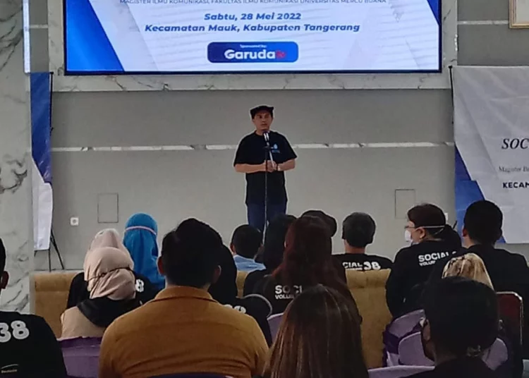 Mahasiswa Angkatan 38, Program Pascasarjana Ilmu Komunikasi UMB melakukan aktifitas social volunteering atau sosial relawan yang mengambil lokasi di Kecamatan Mauk, Kota Tanggerang, Banten, Sabtu (28/5/2022). FOTO : ISTIMEWA