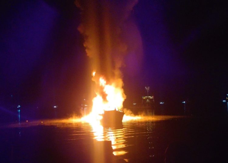 kebakaran kapal BBM