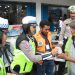 Polisi Lalulintas Berbagi Takjil untuk Warga Kurang Mampu di Ambon