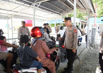 Pantau Arus Balik, Kapolda Sapa Penumpang Tujuan Waipirit