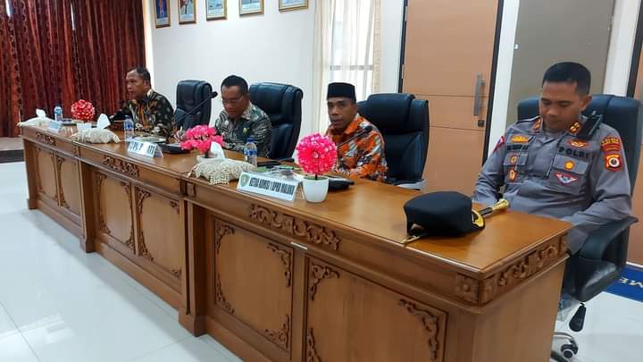 Rapat Komisi I DPRD Maluku dengan Pemkab Maluku Tengah, Jumat (26/5/2023). (Foto: Istimewa)