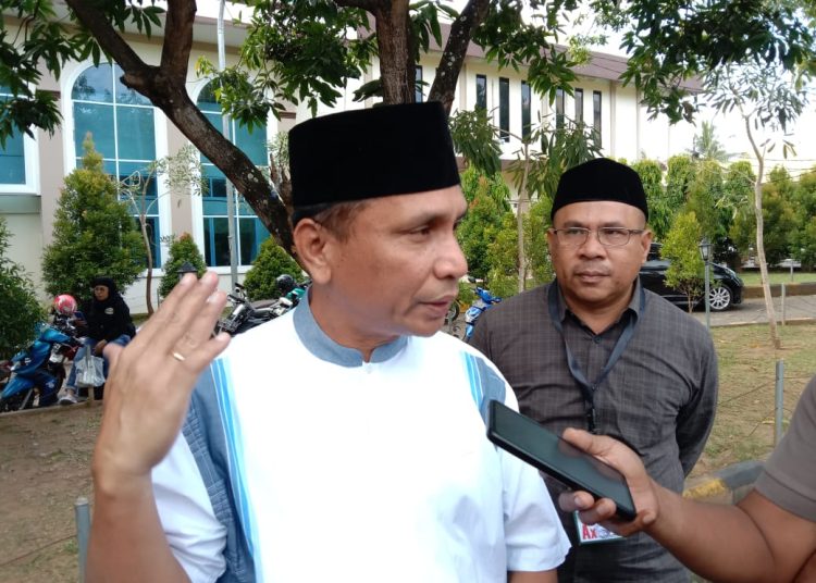 Ketua Komisi IV DPRD Maluku Samson Atapary di Asrama Haji Embarkasi Makassar, Sabtu (17/6/2023). FOTO : ISTIMEWA