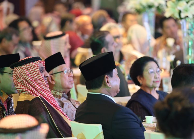 Menteri Pertahanan Prabowo Subianto menghadiri acara Hari Nasional Arab Saudi ke-93 di Jakarta, Senin (25/9/2023).

Hari Nasional Arab Saudi ke-93 ini dihadiri juga oleh Wakil Presiden RI Ma'ruf Amin, Presiden Republik Indonesia ke-5 Megawati Soekarnoputri, FOTO : ISTIMEWA