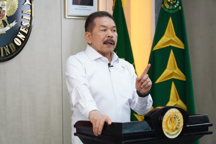 Jaksa Agung RI, ST. Burhanudin, saat memberikan paparan dalam kunjungan virtual dengan jajarannya di Indonesia yang berlangsung Senin (20/11/2023). (Foto: Humas Kejati Maluku)