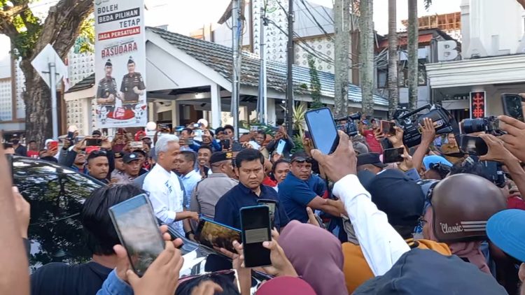 Ganjar Pranowo, Calon Presiden RI saat akan melakukan kampanye terbuka di lapangan Merdeka, Kota Ambon, Senin (29/1/2024). (Foto: Ambonkita.com)