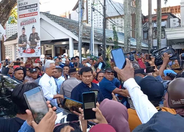 Ganjar Pranowo, Calon Presiden RI saat akan melakukan kampanye terbuka di lapangan Merdeka, Kota Ambon, Senin (29/1/2024). (Foto: Ambonkita.com)