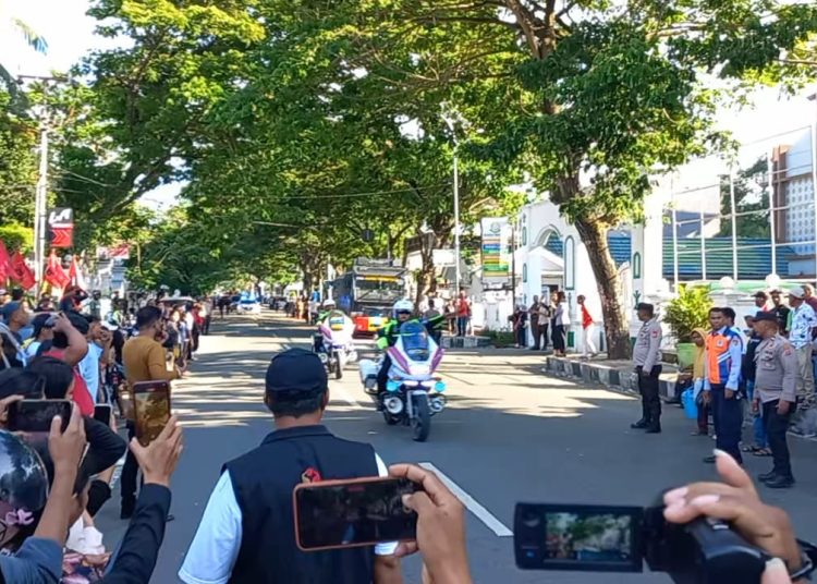 Personel Polda Maluku melakukan pengamanan kampanye Calon Presiden RI Ganjar Pranowo di lapangan Merdeka, Kota Ambon, Senin (29/1/2024). (Foto: Ambonkita.com)