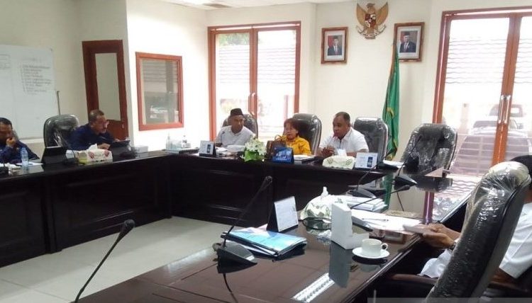 T PLN Unit Induk Wilayah Maluku Malut menggelar rapat bersama Komisi II DPRD Maluku, Rabu (28/2/2024). FOTO : ANTARA