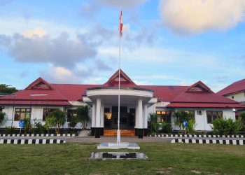 Petrus Fatlolon Mantan Bupati Tanimbar Diperiksa Jaksa