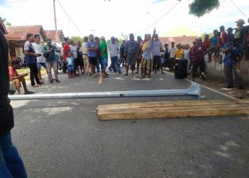 Klaim Pemilu Curang, Warga Kamarian Palang Jalan Lintas Seram
