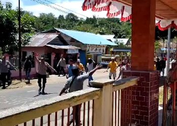 Rapat Pleno PPK di Hila Ricuh, Dua Kelompok Warga Saling Serang, Satu Terluka
