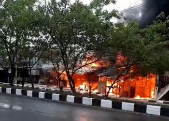 Tabung Gas Meledak, Enam Rumah Poka Terbakar, Satu Warga Terluka Bakar