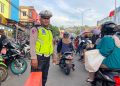 Polantas Tindak Pelanggar Lalu Lintas yang Membahayakan Keselamatan Orang Lain