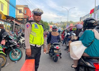 Polantas Tindak Pelanggar Lalu Lintas yang Membahayakan Keselamatan Orang Lain
