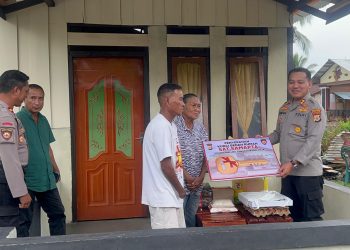 Polres Malteng Wujudkan Mimpi Oma Ana yang Ingin Miliki Rumah Layak Huni