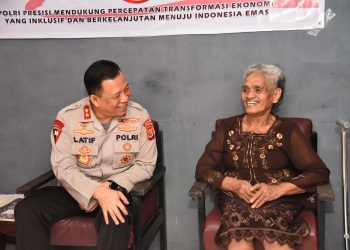 Kapolda Berikan Bantuan Kursi Roda untuk Warakauri