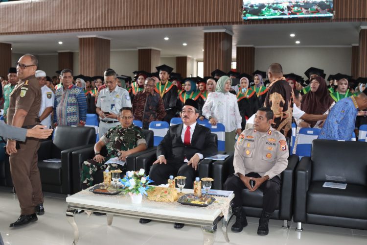 Hendrik Lewerissa saat menghadiri rapat senat terbuka wisuda sarjana dan pasca sarjana IAIN Ambon, Rabu (31/7/2024). (Foto: Istimewa/Ambonkita.com)