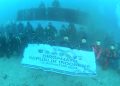Pangdam Pattimura dan Kapolda Maluku Bentangkan Bendera Merah Putih di Dasar Laut Perairan Teluk Ambon