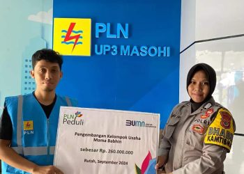 PLN Maluku Bantu Usaha Jajanan Mama Bhabin di Negeri Rutah Rp260 Juta