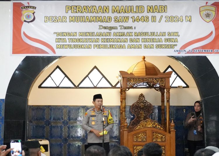 Wakapolda Maluku, Brigjen Pol Samudi saat memberikan sambutan pada peringatan Maulid Nabi Muhammad SAW 1446 Hijriah di Masjid At-Taqwa, Tantui, Kota Ambon, Kamis (12/9/2024). (Foto: Humas Polda Maluku)