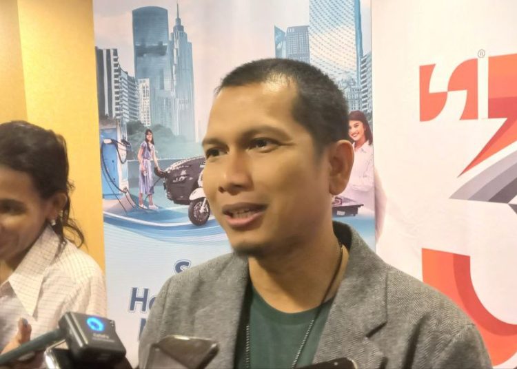 Senior Manager Niaga dan Manajemen Pelanggan PLN Maluku dan Maluku Utara, Maman Sulaeman saat memberikan keterangan pers di swissbell hotel, kota Ambon, Rabu (4/9/2024). (Foto: Ambonkita.com)