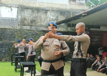 Siswa SPN Latihan Tembak di Mako Brimob Maluku