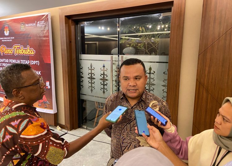 Ketua KPU Kota Ambon, Kaharudin Mahmud saat menyampaikan keterangan pers. (Foto: Istimewa)