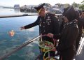 Peringati Hari Pahlawan Polda Maluku Gelar Upacara Tabur Bunga di Laut