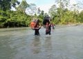 Personel Pengamanan TPS di Pegunungan Manusela Terabas Hujan dan Banjir