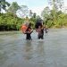 Personel Pengamanan TPS di Pegunungan Manusela Terabas Hujan dan Banjir