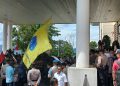 DPRD Maluku Terima Tuntutan Ratusan Masa Aksi di Ruang Sidang Paripurna
