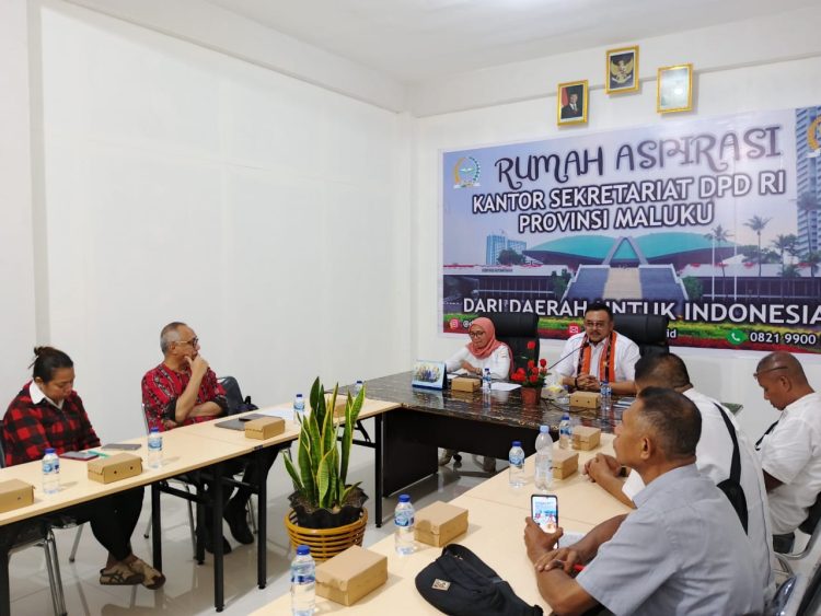 Kolaborasi Bersama Majelis Latupati Kota Ambon, Senator Boy Latucosina Perjuangkan Hak Adat Maluku