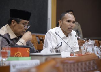 Anggota Komisi XIII DPR RI, F. Alimudin Kolatlena (kemeja putih). (Foto: Istimewa)