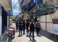 Personel Polda Maluku Patroli Jalan Kaki, Pelaksanaan Ibadah di Gereja Silo Berlangsung Aman