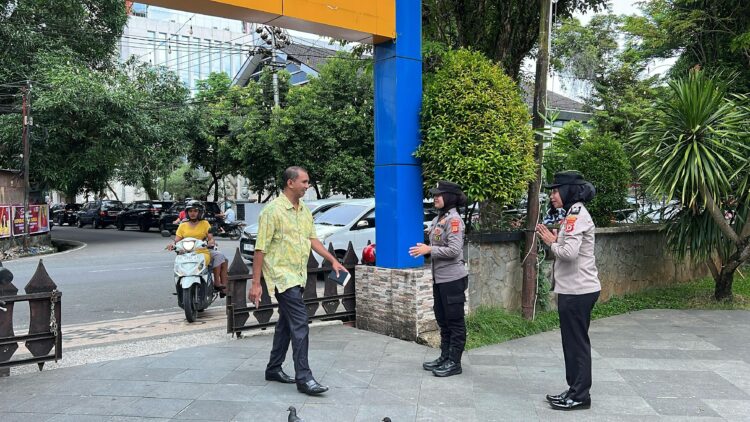 Polwan Amankan Sejumlah Gereja di Ambon