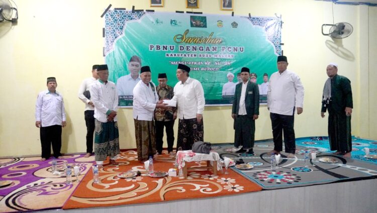 Waketum PBNU Salurkan Bantuan untuk Pembangunan Pesantren di Buru