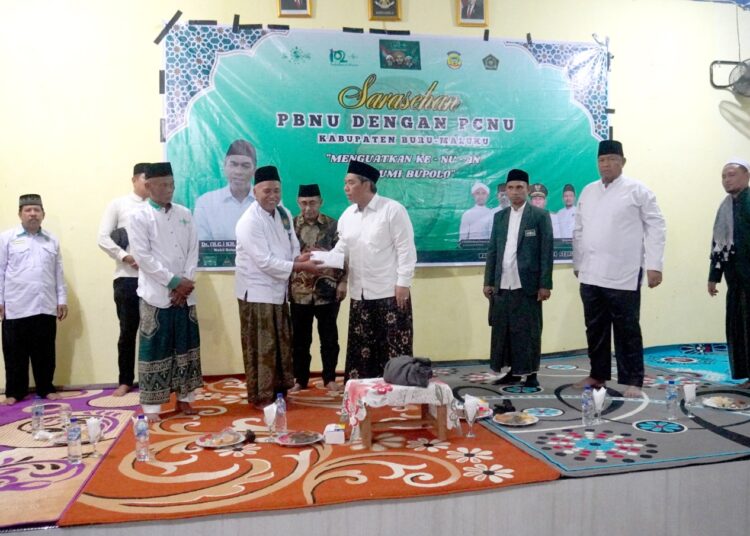 Waketum PBNU Salurkan Bantuan untuk Pembangunan Pesantren di Buru
