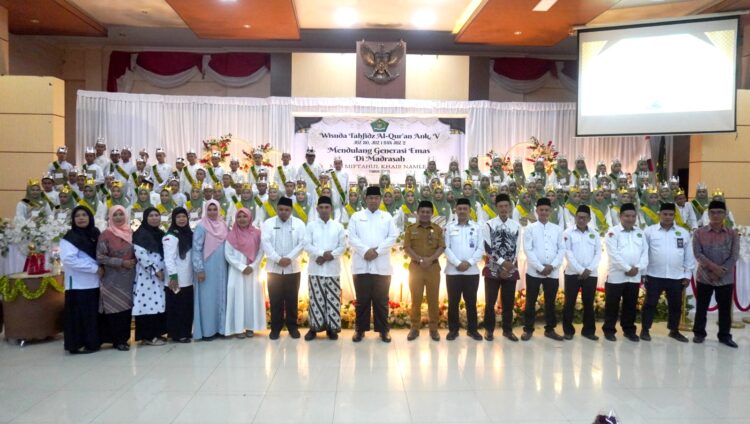 98 Siswa MTs Miftahul Kahirul Namlea Wisuda Tahfidz Alquran
