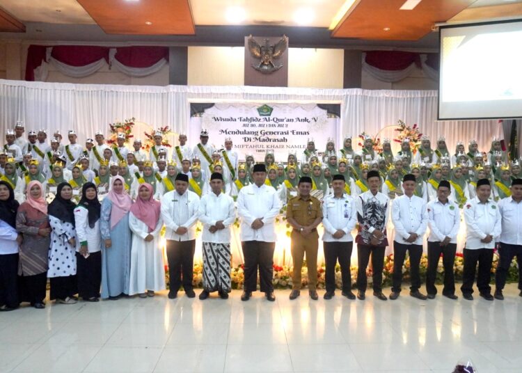 98 Siswa MTs Miftahul Kahirul Namlea Wisuda Tahfidz Alquran