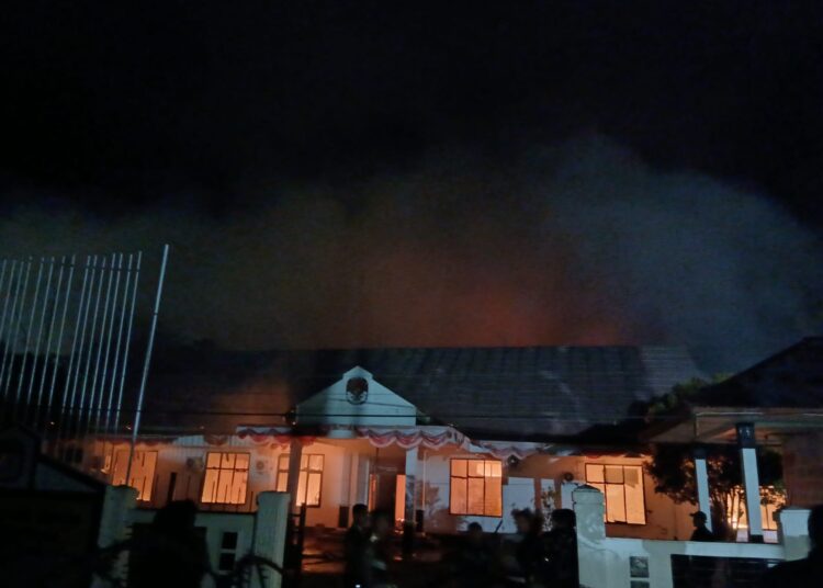 Kantor KPU Buru Terbakar, Gudang Logistik untuk PSU Aman