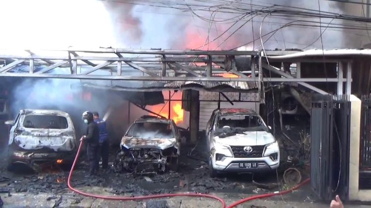 Rumah Aseng Ludes Terbakar, Tiga Mobil dan Sejumlah Uang tak Terselamatkan